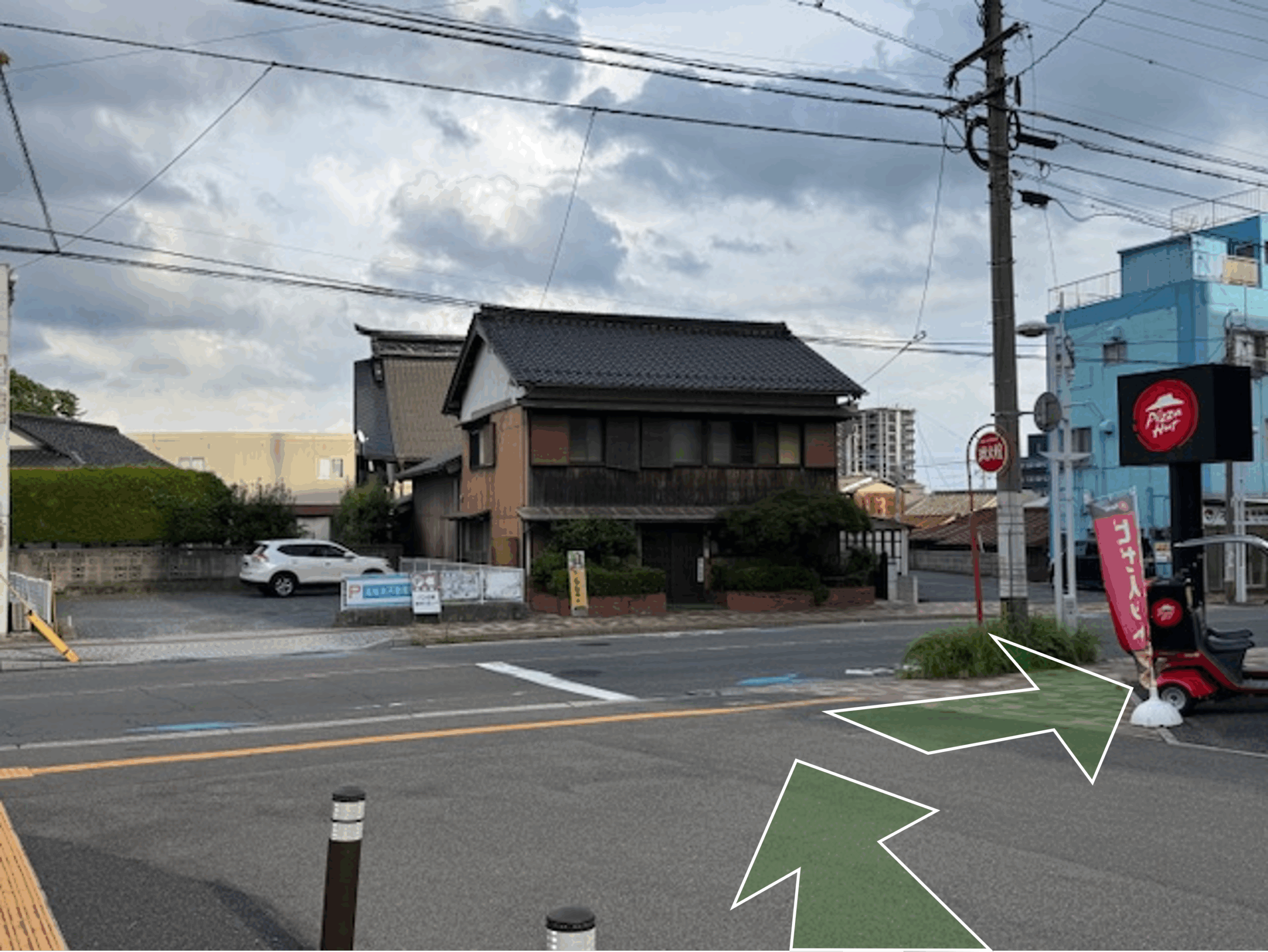 ルート2：ロータリー先の横断歩道を渡り直進